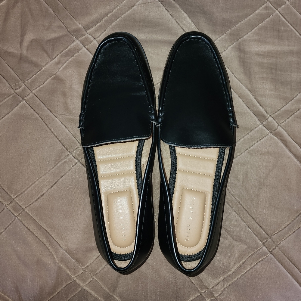 Kelly & Katie Women Black Loafers